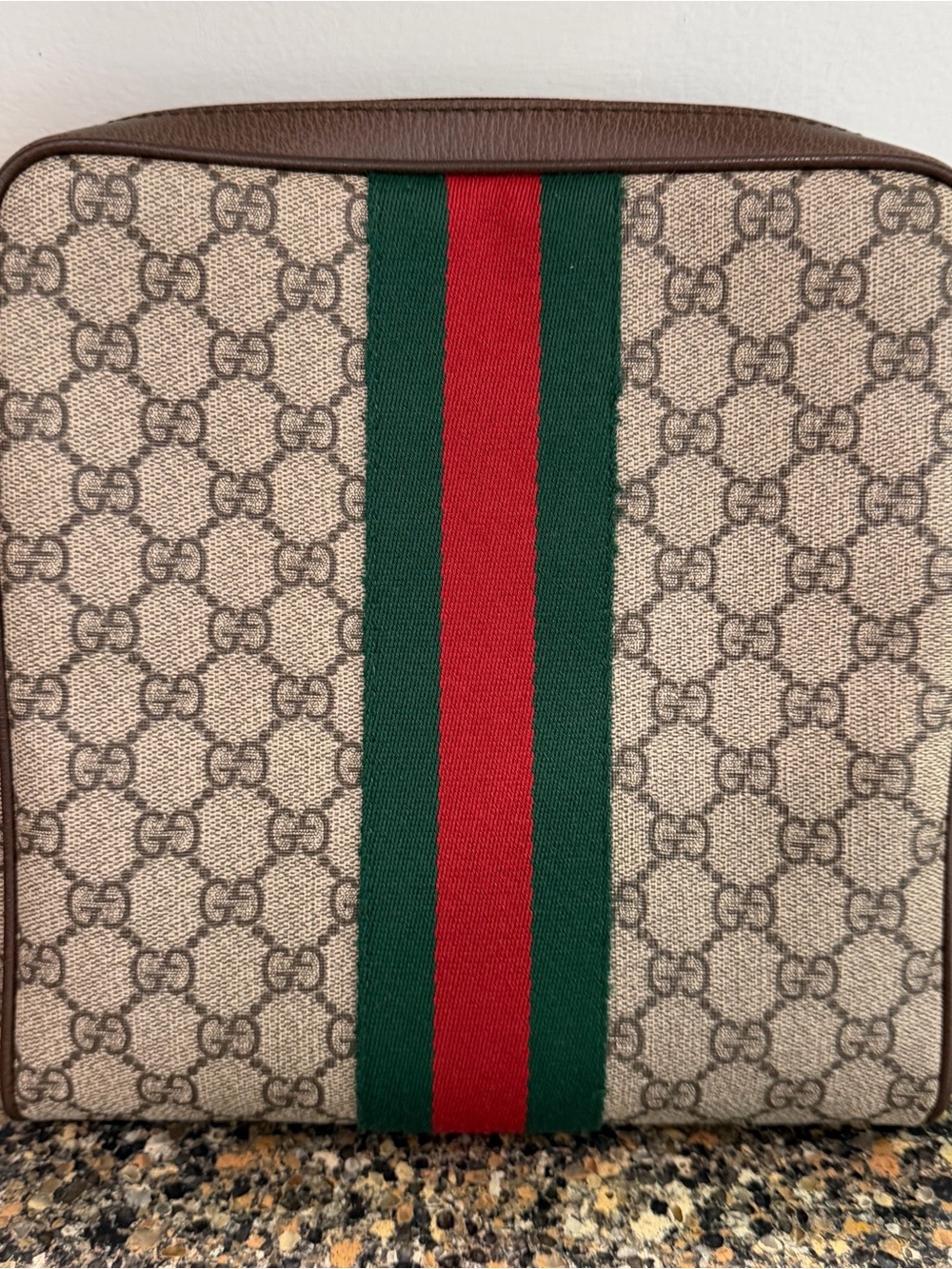 Gucci Brown Leather Interior Tag Close-Up - Picture 4 of 10